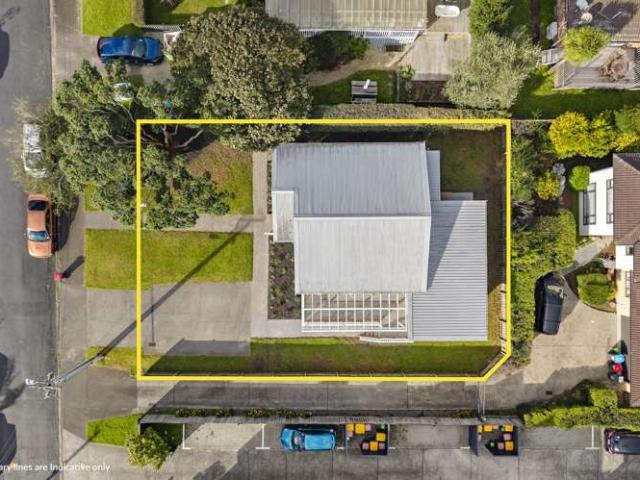 House for sale in Avondale