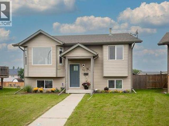 House for sale in Sylvan Lake, Alberta