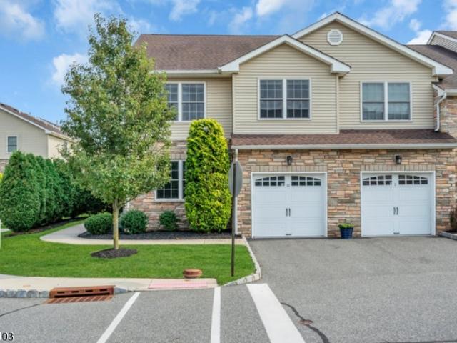 Townhouse for sale in Clark, New Jersey