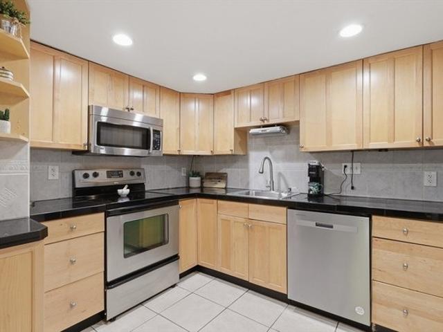 Condo for sale in Dracut, Massachusetts