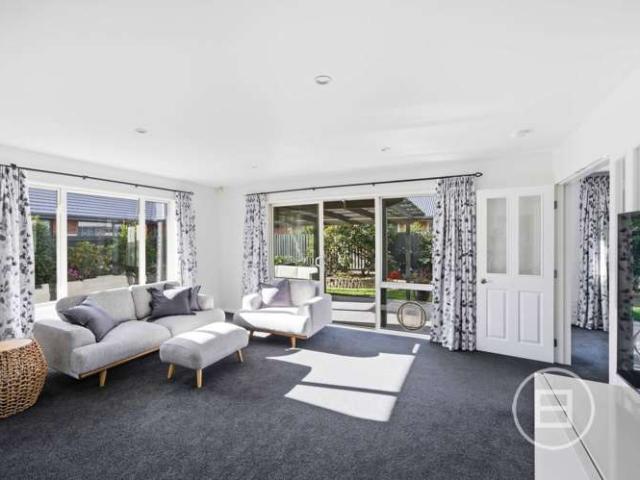House for sale in Chaslands, Canterbury