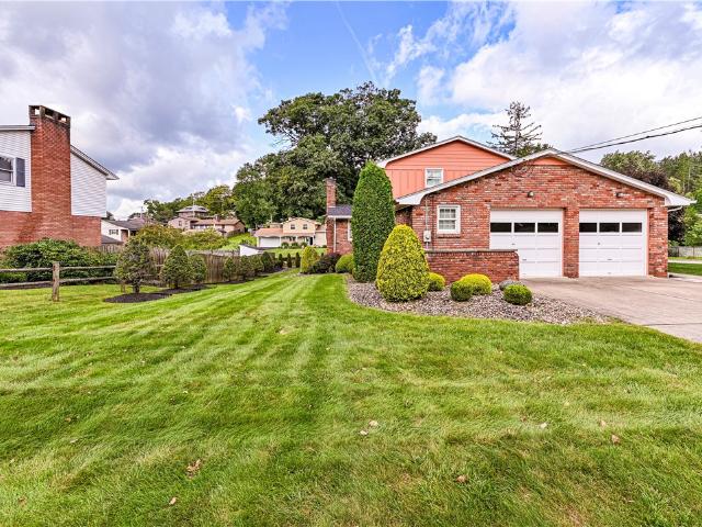 House for sale in Maplewood Terrace, Hempfield Township