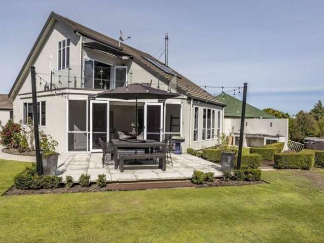 Property for sale in Chaslands, Canterbury