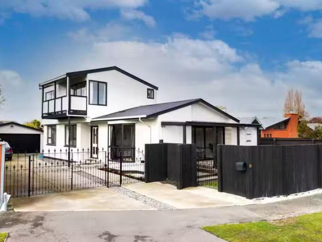 House for sale in Chaslands, Canterbury