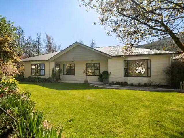 House for sale in Otakou