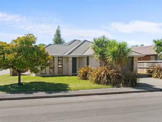 House for sale in Chaslands, Canterbury