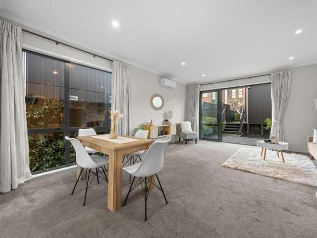 Townhouse for sale in Westgate, Henderson-Massey