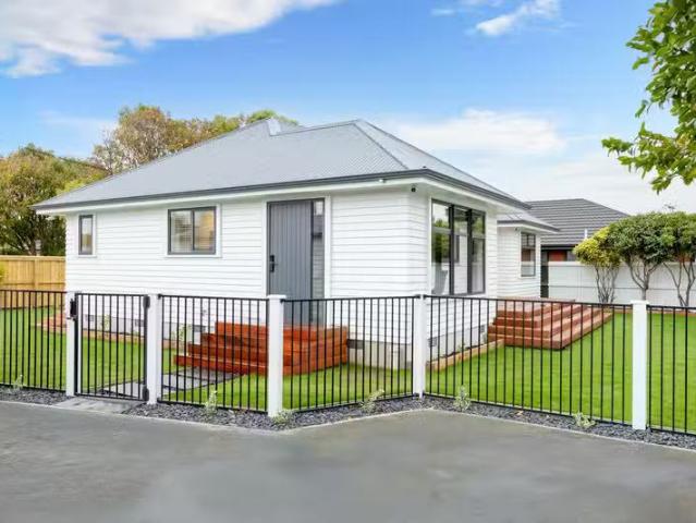 House for sale in Chaslands, Canterbury