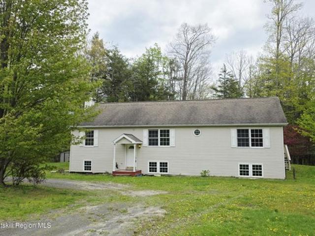 House for sale in Acra, New York