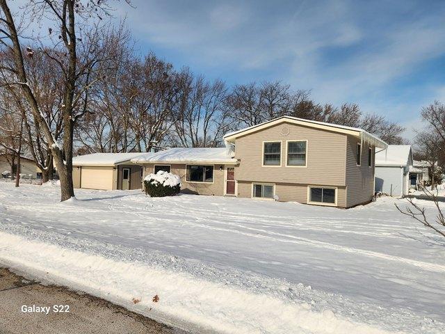 House for sale in Mchenry, Illinois