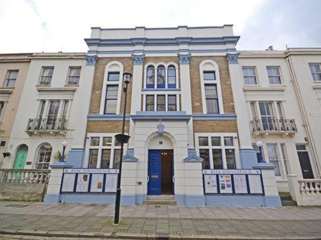 Apartment for rent in Binstead, Ryde