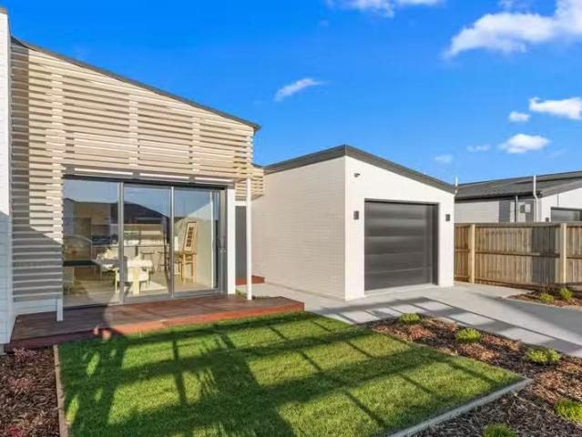 House for sale in Chaslands, Canterbury
