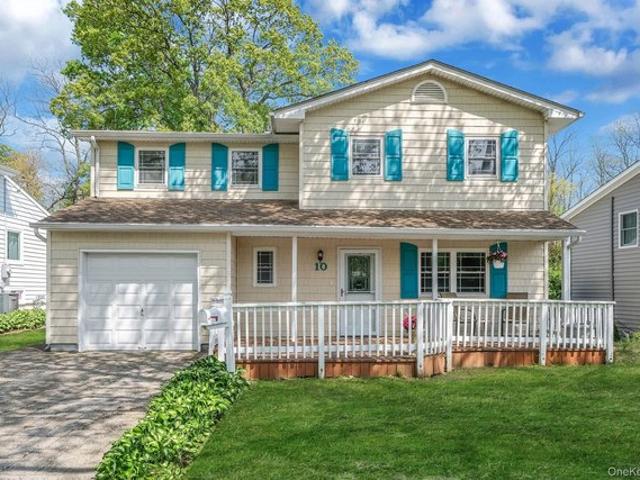 House for sale in Smithtown, New York
