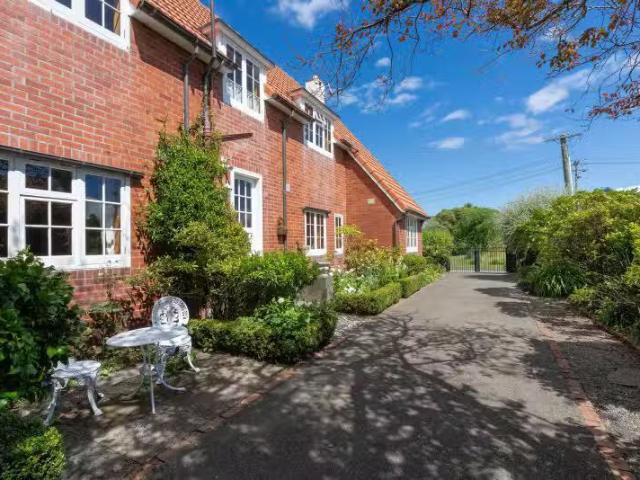 House for sale in Days Bay, Wellington