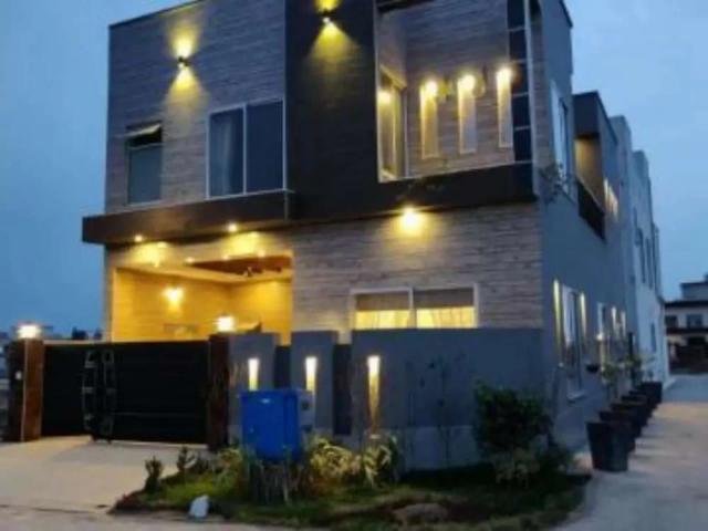 House for sale in Faisalabad, Islamabad Capital Territory