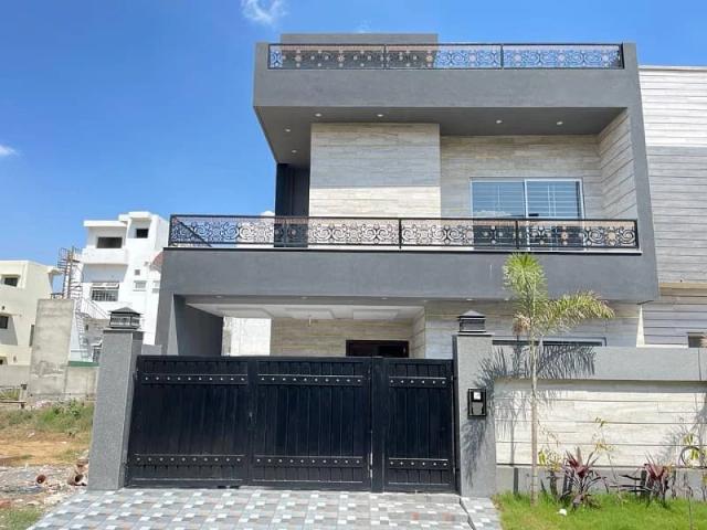 House for sale in لیک سٹی, جنیتے