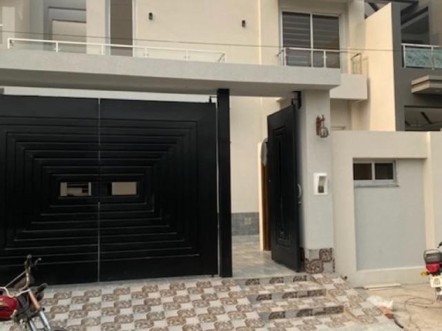 House for sale in Faisalabad, Islamabad Capital Territory