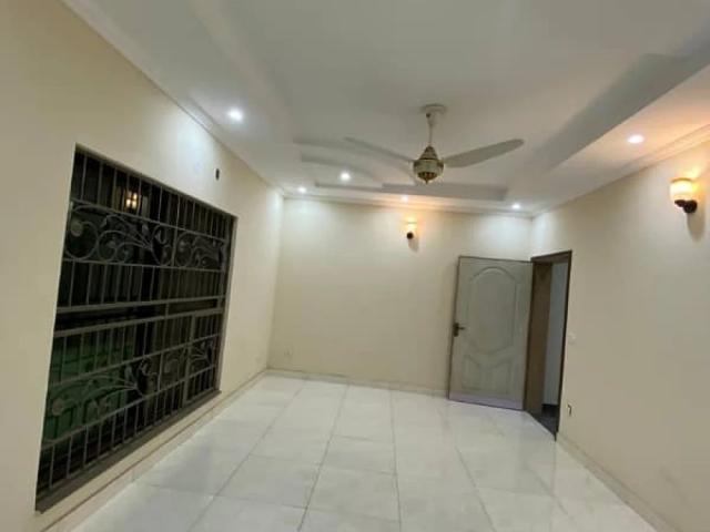House for sale in عُمر بلاک, لاہور ڈویژن