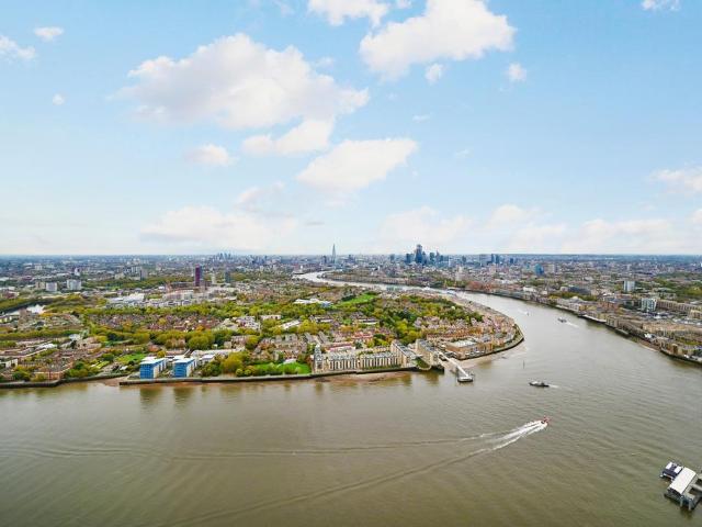 Apartment for rent in Canary Wharf, Greater London
