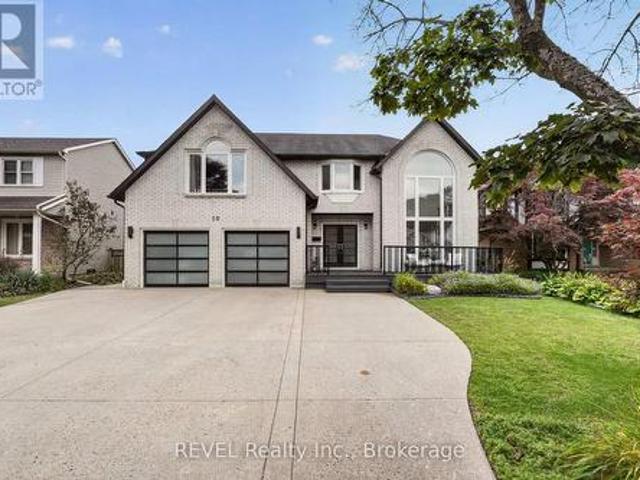 House for sale in Fonthill, Pelham