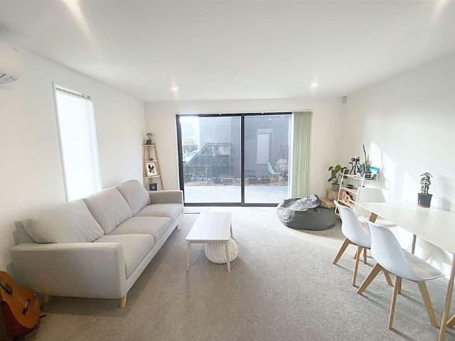 Townhouse for rent in Addington, Canterbury