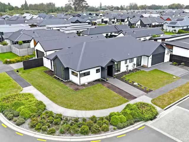 House for sale in Chaslands, Canterbury