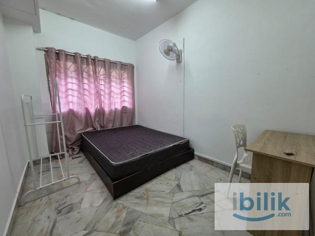 Room for rent in Petaling, Alam Impian