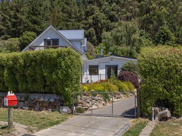 House for sale in Little Akaloa, Canterbury