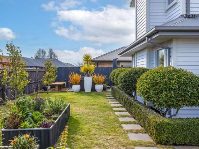 House for sale in Chaslands, Canterbury