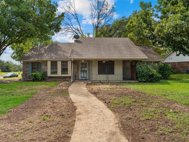 House for sale in Lake Oaks Village Estates, Waco