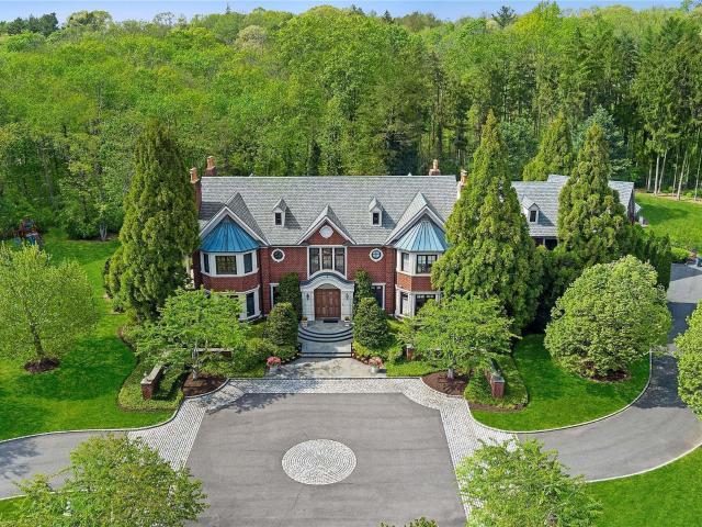 House for sale in Old Westbury