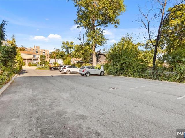 Condo for sale in Hackensack, New Jersey