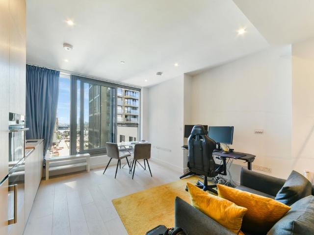 Studio for rent in Isle Of Dogs, Greater London