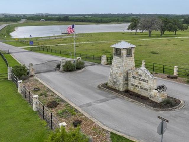 Land for sale in Luling, Texas