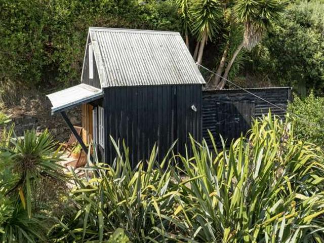 Land for sale in Piha
