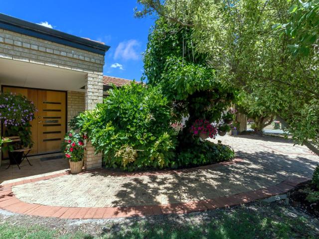 House for sale in Canning, Canning Vale