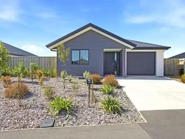 House for sale in Chaslands, Canterbury