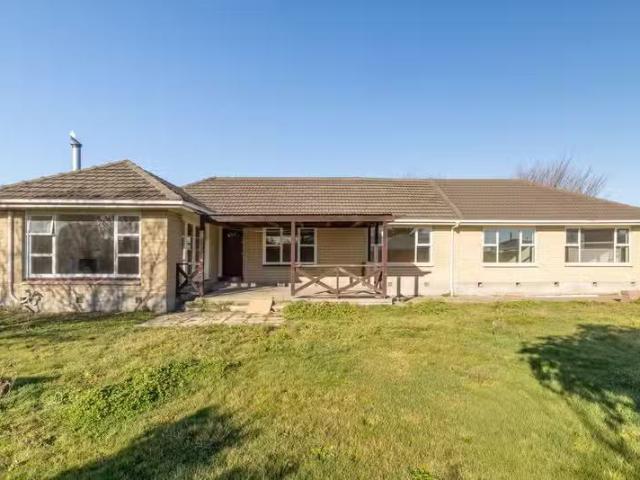 House for sale in Chaslands, Canterbury