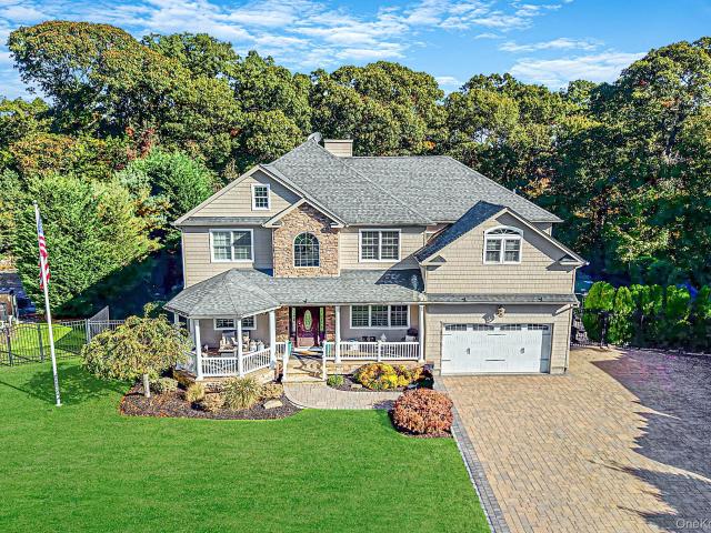 House for sale in Hauppauge, Town of Smithtown
