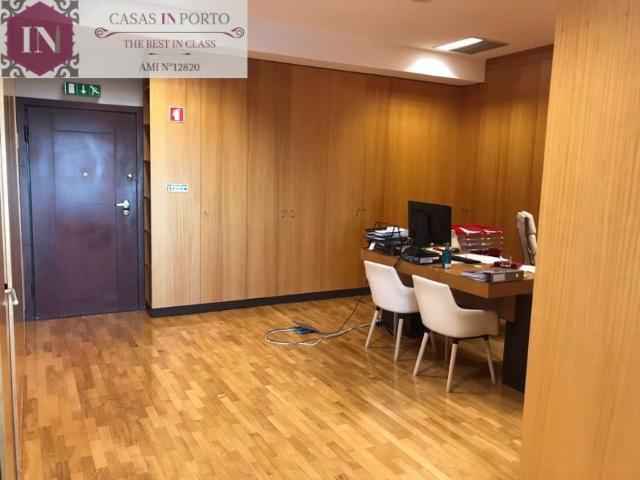 Escritório venda em Porto, Lordelo Do Ouro