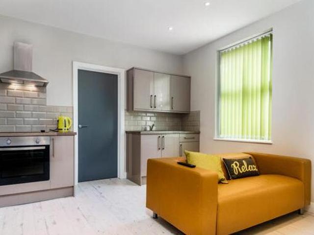 House for rent in Follaton, Strode