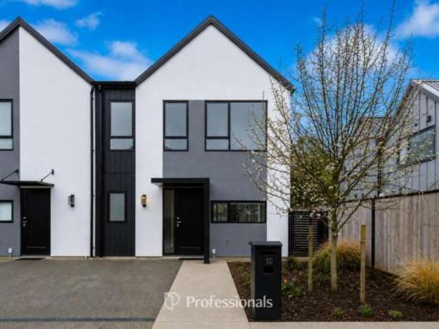 Townhouse for sale in Pauatahanui, Wellington