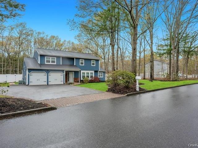 House for sale in Centereach, New York