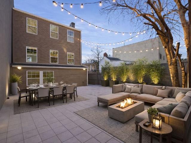 Townhouse for sale in Arverne, New York