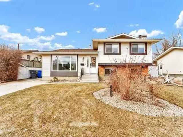 House for sale in Medicine Hat, Alberta