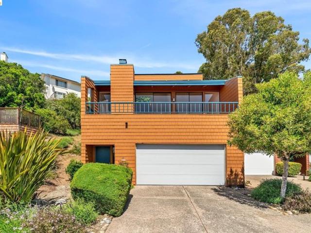 Townhouse for sale in Oakland, California