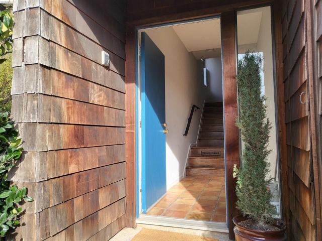 Townhouse for sale in Oakland, California
