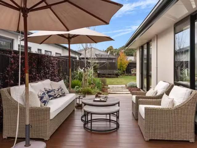 House for sale in Chaslands, Canterbury