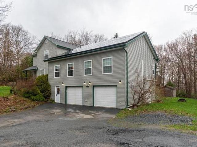 House for sale in Hammond's Plains, Nova Scotia