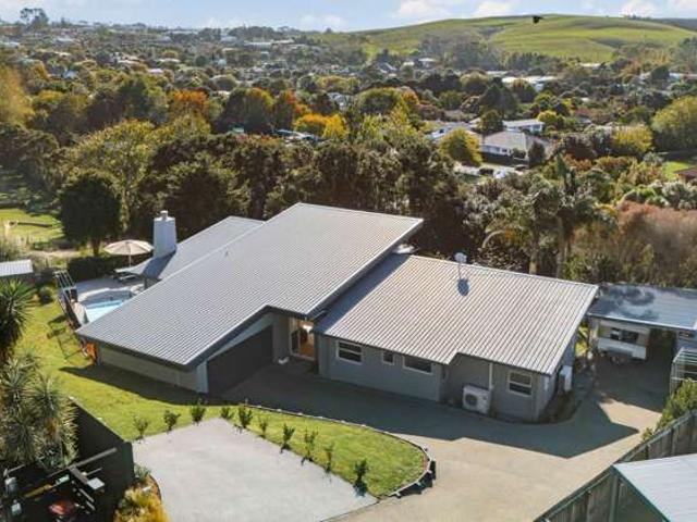 House for sale in Waimauku